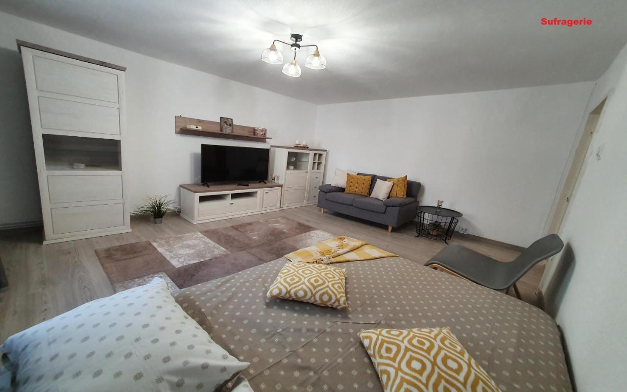 Mia Central Apart, 3 Rooms, 2 Baths, Afi Mall ブラショフ エクステリア 写真